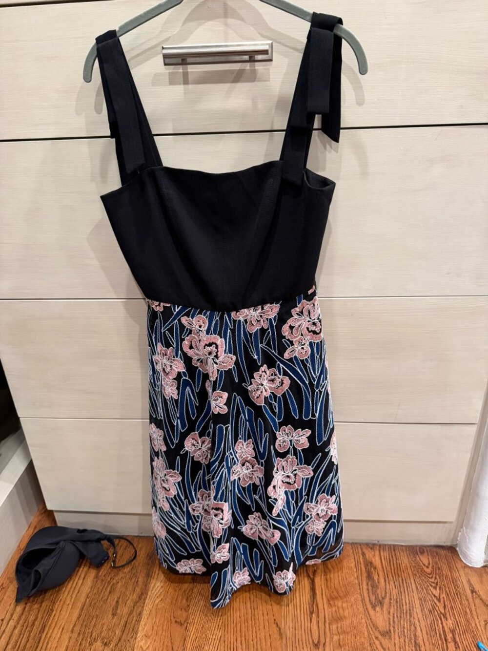 Dress the Population Saige Tie-Shoulder Floral Embroidered Dress: navy multi, S